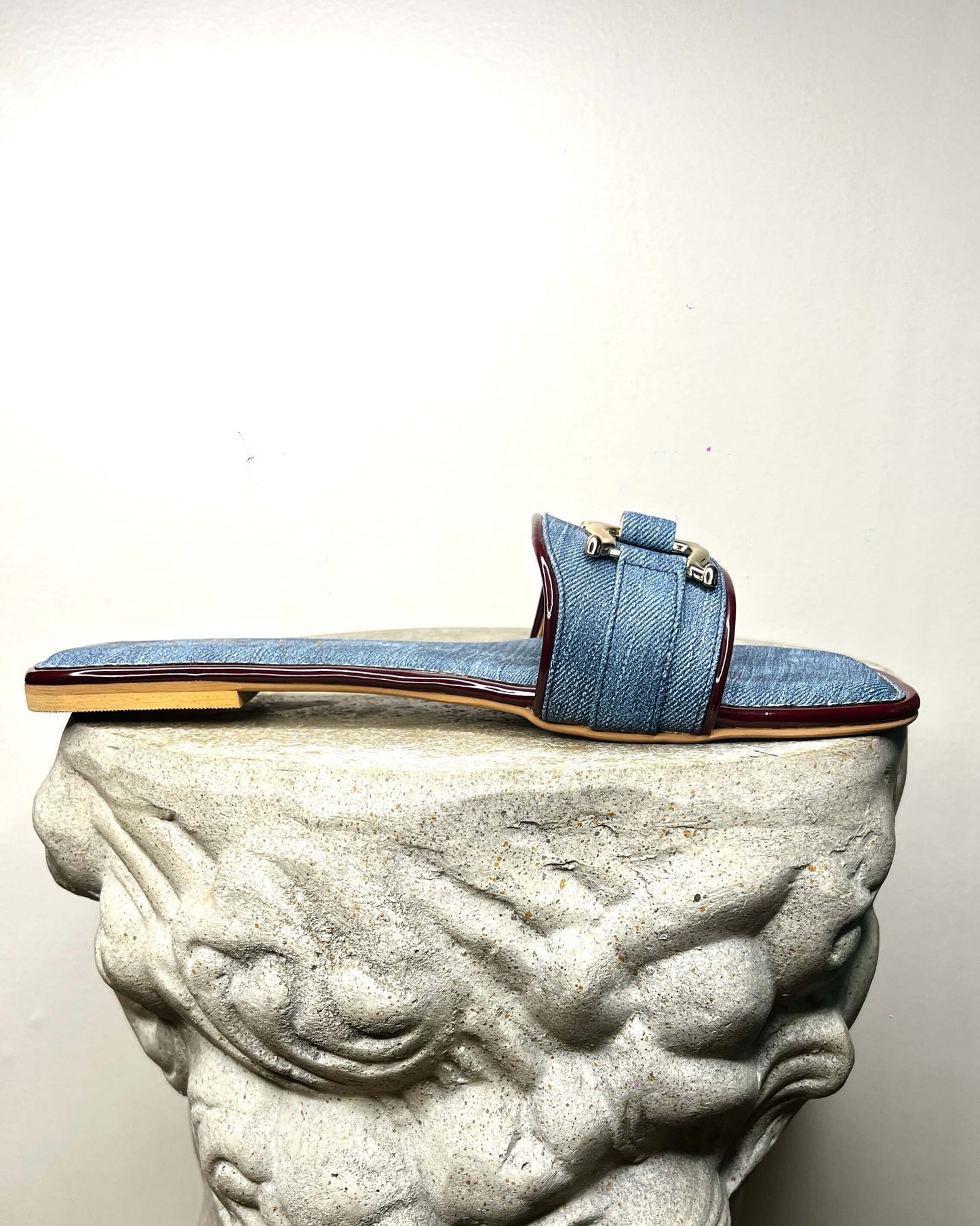 Buckle Flat