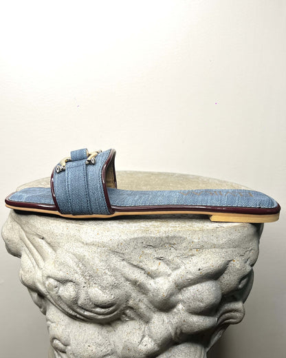 Buckle Flat